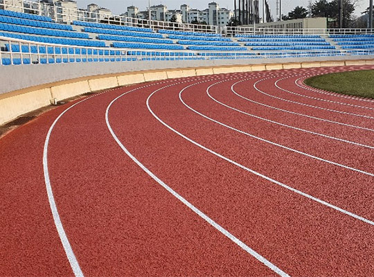 塑膠跑道的保養(yǎng)小訣竅